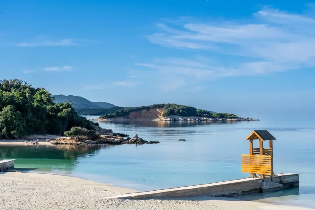 Wit strand en de eilandjes van Ksamil