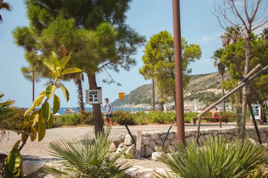 Boulevard van Vlorë langs de zee
